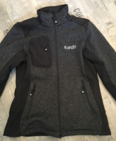 jacke-mit-rundlogo-vorne.jpeg